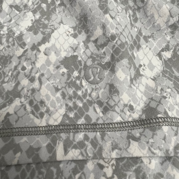 Lululemon Size 10 Hooded Define Jacket Gray White Nulu Camo‎ Starlight Hideaway - Picture 11 of 11